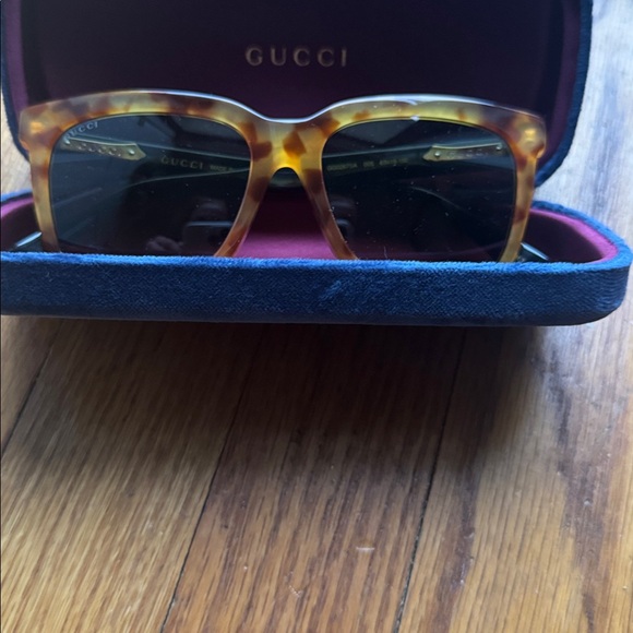 Gucci Tortoiseshell Sunglasses with Black Lenses - Picture 2 of 7